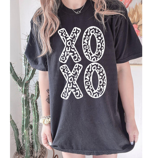 XOXO Leopard-White ink-Comfort Color-Tee